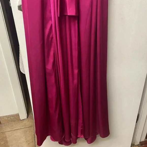 Mac Duggal Ieena Pleated Satin Tie-Waist Gown size 6 - Picture 4 of 12